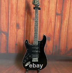 Solid body ST electric guitar left-handed black set in SSH pickups free shipping