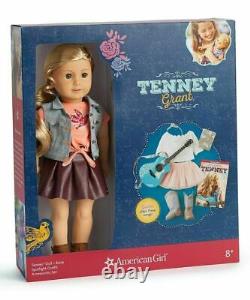 Doll et ensemble d'accessoires American Girl Tenney 18 pouces, nouveau dans sa boîte, ensemble cadeau deluxe