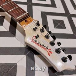 Guitare Électrique Relique, type S unique sur commande. Rouge Transparent avec Relique Blanche