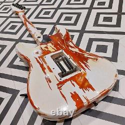 Guitare Électrique Relique, type S unique sur commande. Rouge Transparent avec Relique Blanche