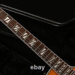 Guitare électrique Earth Style Custom Shop avec micros H-H, matériel doré et flammes de tigre.