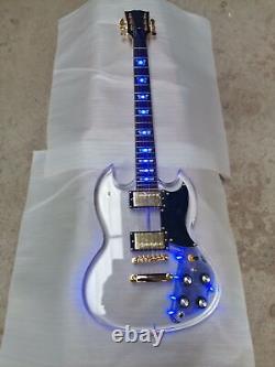 Guitare électrique en forme de corps acrylique avec lumière LED