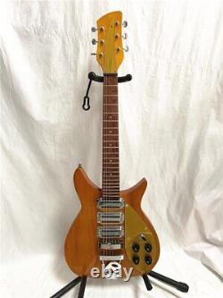 Guitare électrique jaune avec pont R, 3 micros 3H et set de pickguard jaune encastré.