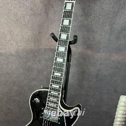 Guitare électrique noire sur mesure avec quincaillerie chromée 6 cordes Prise de vue réelle