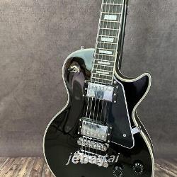 Guitare électrique noire sur mesure avec quincaillerie chromée 6 cordes Prise de vue réelle