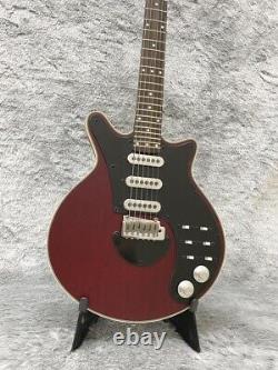 Guitare électrique spéciale Matte Antique Cherry de Brian May