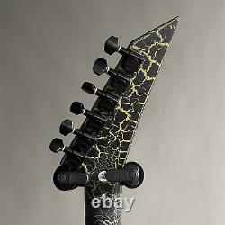 Style de guitare électrique Black Crack ST avec micros HH, chevalet Floyd Rose noir.