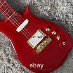 Une guitare électrique Red Prince sans marque avec matériel doré et ensemble de micros SH incrustés